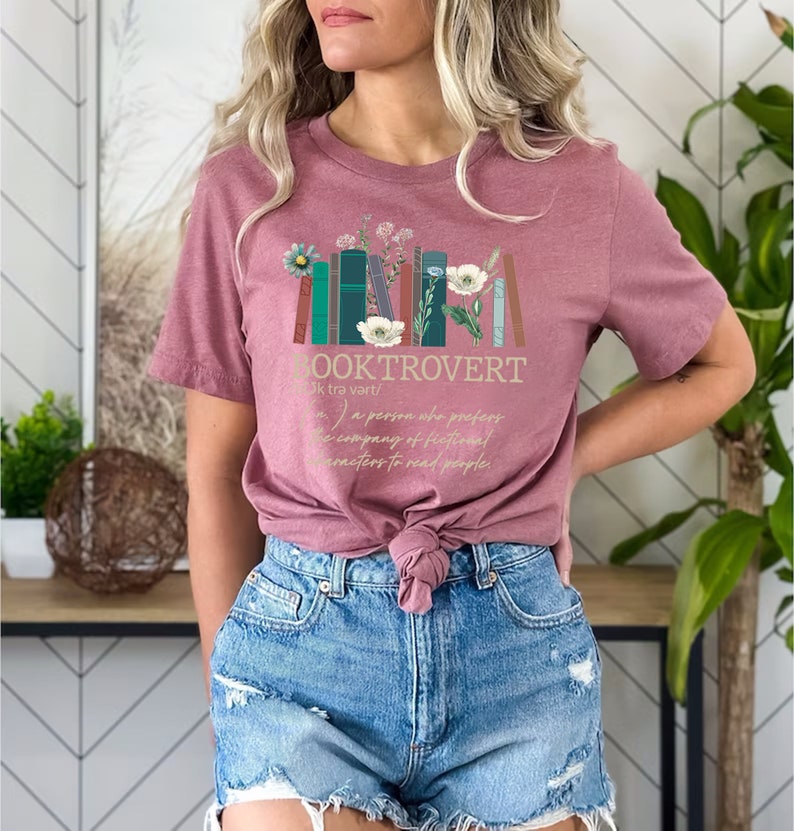 Booktrovert Shirt